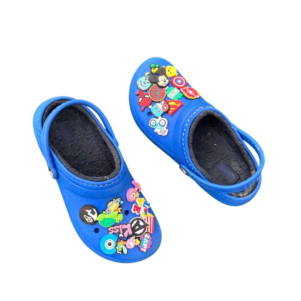 CROCS BIG‎ KIDS CLASSIC LINED CLOGS WITH CHARMS Size J 5 BLUE